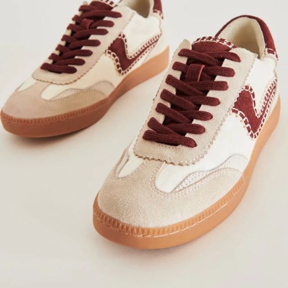 Dolce Vita Shoes - Stylish dolce vita WoMen's Sneakers in Cream and Burgundy. Size 9.5